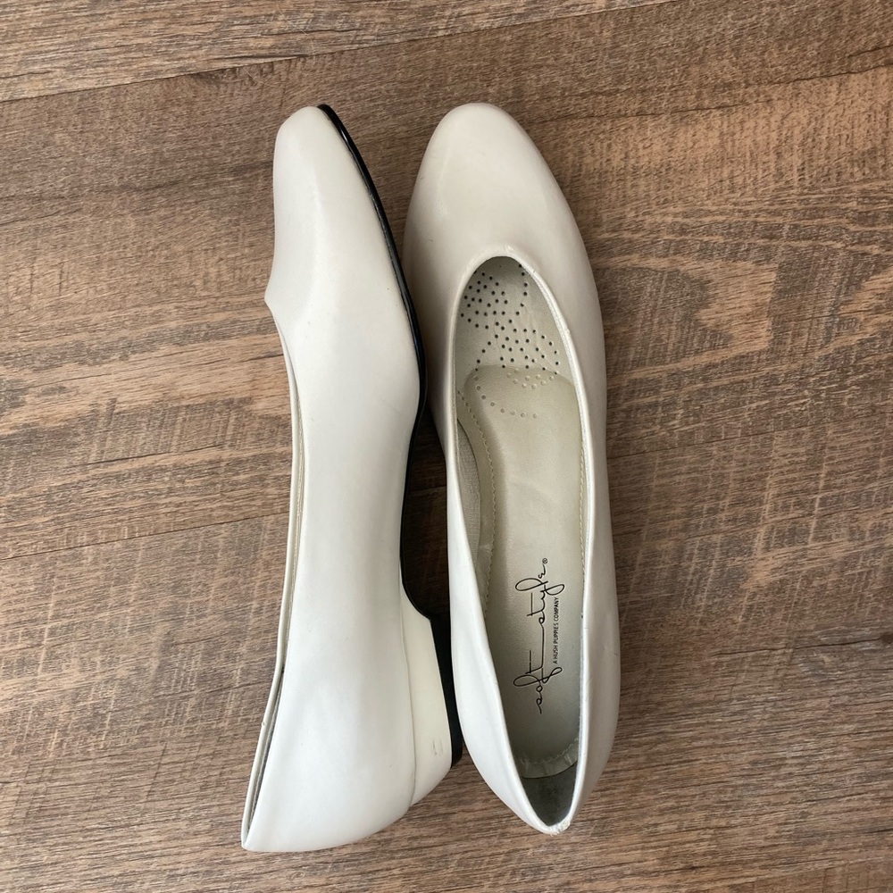Hush Puppies x Soft Style | Moyen White Patent Leather Kitten Heels